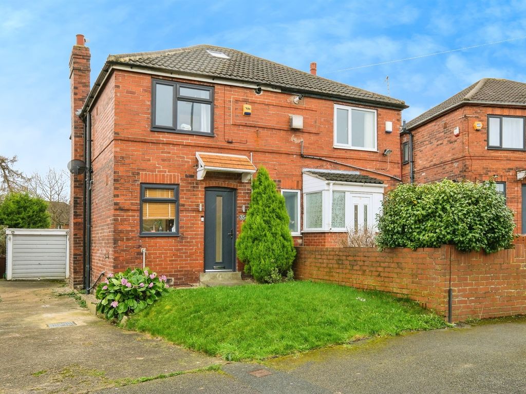 2 bed semidetached house for sale in Lincroft Crescent, Bramley, Leeds