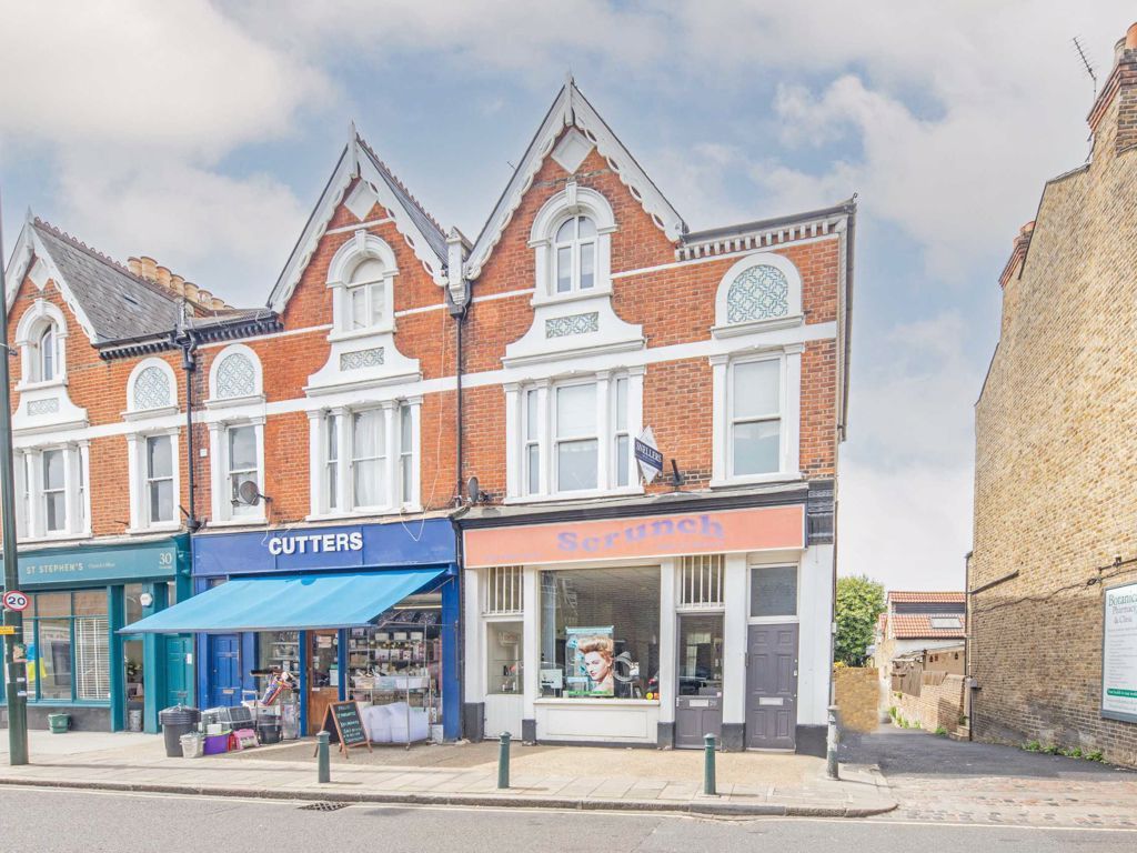 3 bed flat to rent in Crown Road, St Margarets, Twickenham TW1 Zoopla