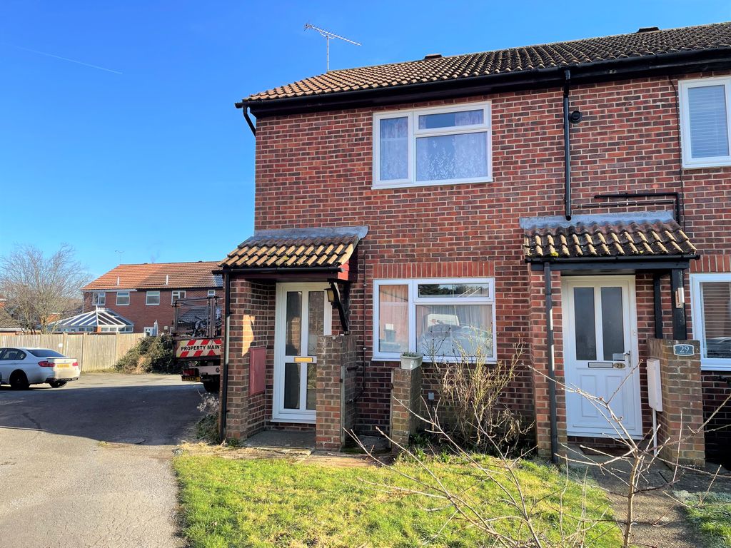 2 bed end terrace house for sale in Sunbury Close, Bordon GU35 Zoopla