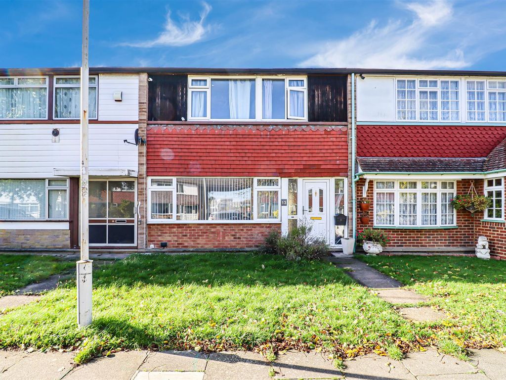 3 bed terraced house for sale in Jermayns, Lee Chapel North SS15 Zoopla