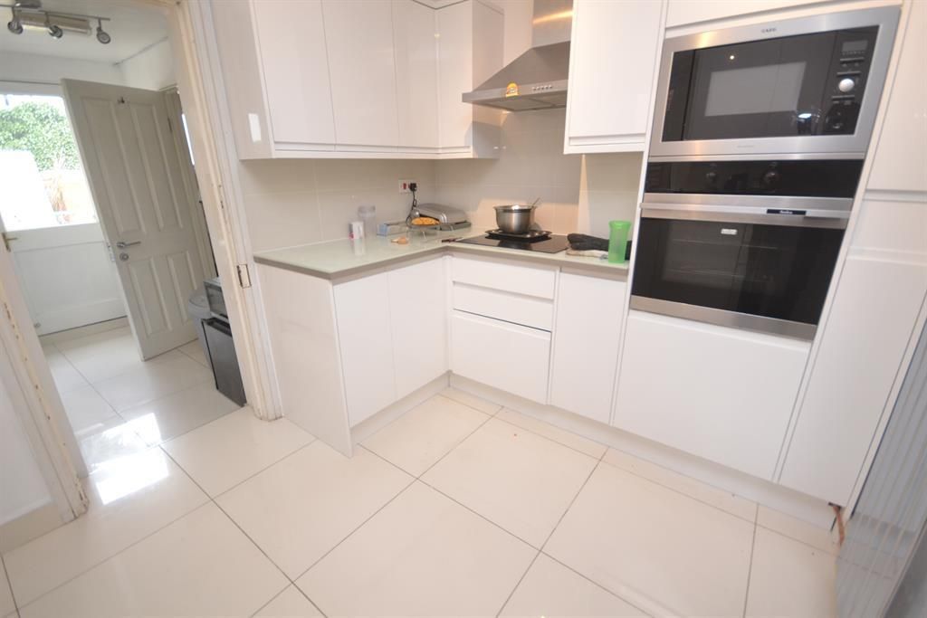 Room to rent in Basingstoke Road, Reading RG2 Zoopla