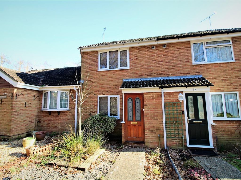 2 bed terraced house to rent in Holly Drive, Waterlooville PO7, £1,250