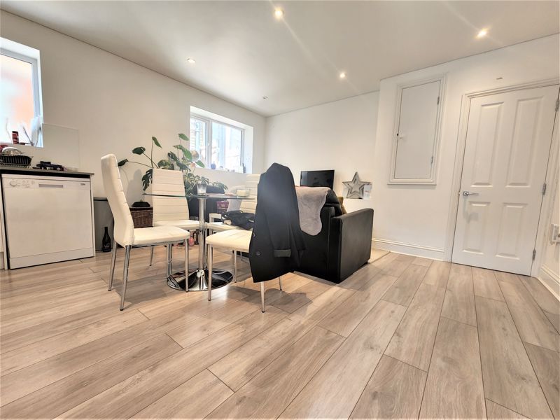 3 bed flat to rent in Broadway Parade, London N8 Zoopla