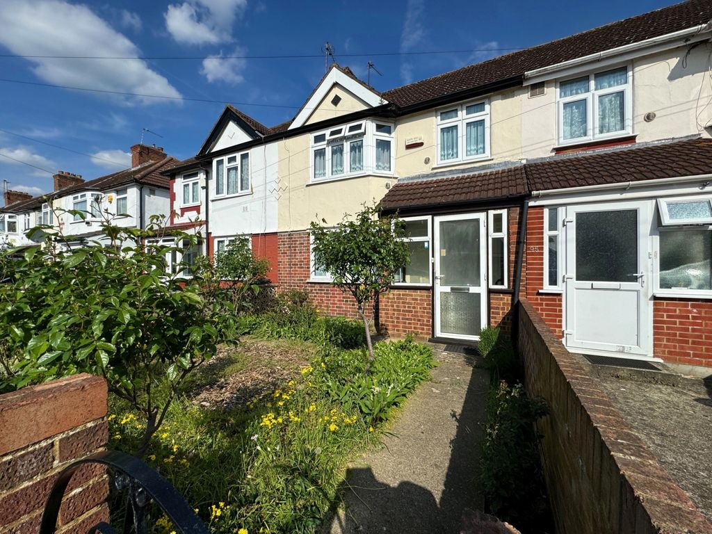 3 Bed Terraced House For Sale In Waye Avenue Hounslow Tw5 £575 000