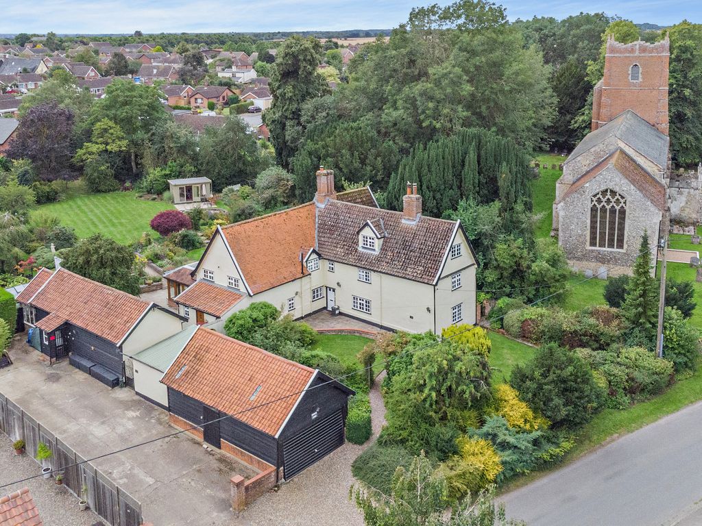 5 bed farmhouse for sale in Thornham Road, Gislingham, Eye IP23, £