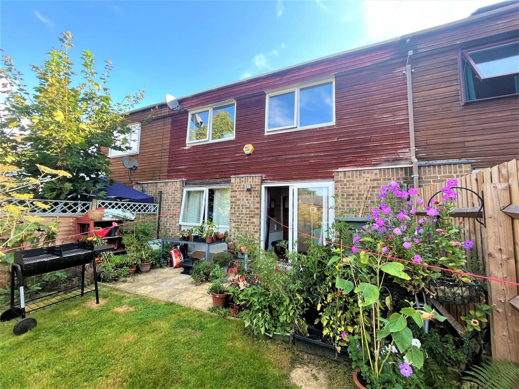 2 bed property for sale in Tyes Court, Abington, Northampton NN3, £