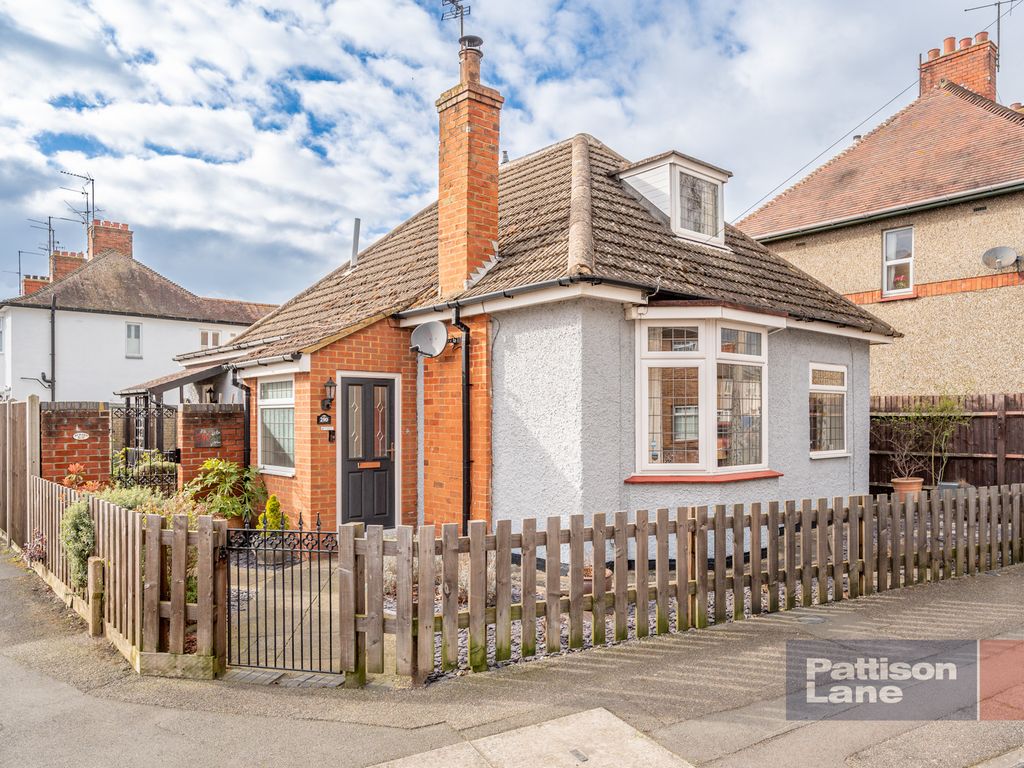 3 bed detached house for sale in Bath Road, Kettering NN16, £280,000