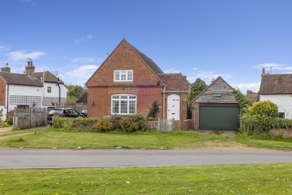 3 bed detached house to rent in The Green, Shamley Green, Guildford GU5