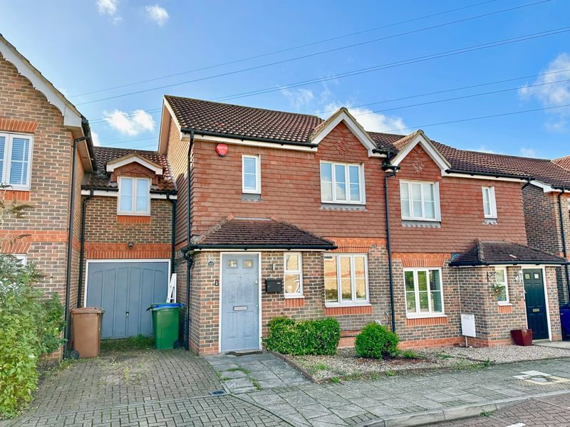 4 bed terraced house for sale in Thistlefield Close, Bexley DA5, £