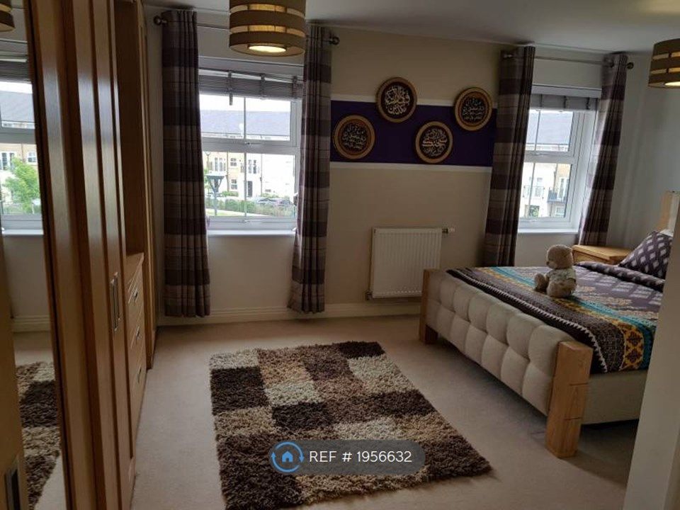 Room to rent in Autumn Way, West Drayton UB7, £800 pcm Zoopla