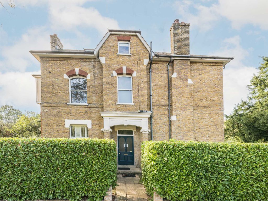 2 bed flat for sale in The Avenue, Berrylands, Surbiton KT5, £439,950