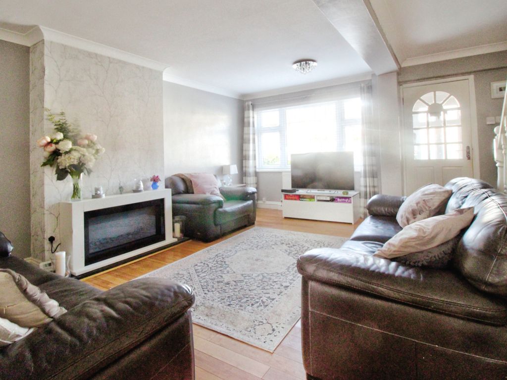 4 bed end terrace house for sale in Nelson Road, Rainham RM13, £450,000