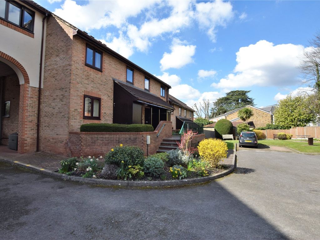 2 bed flat for sale in Salisbury Road, Farnborough, Hampshire GU14 Zoopla