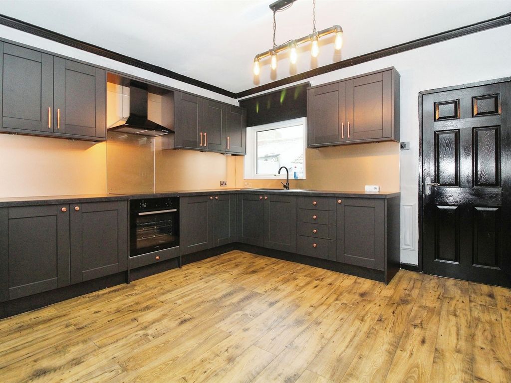 3 bed end terrace house for sale in Old Road, Chesterfield S40, £