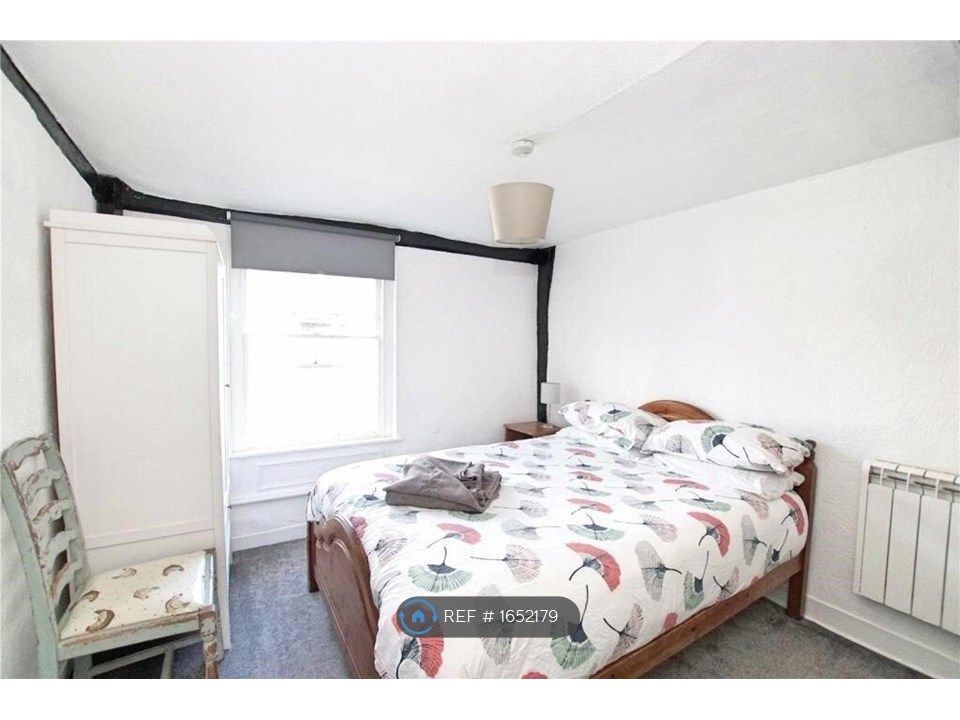 2 bed semidetached house to rent in High Street, Robertsbridge TN32, £