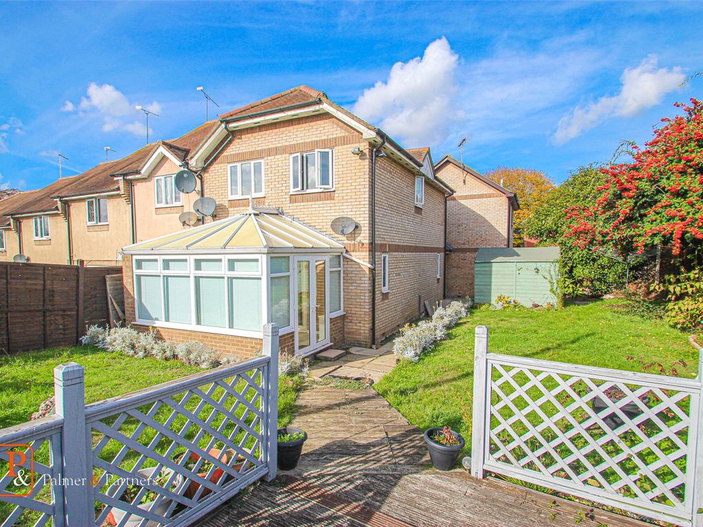 3 bed end terrace house to rent in Chiltern Close, Colchester, Essex