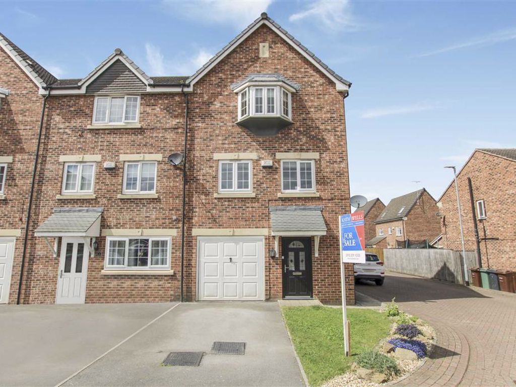 Ironstone Gardens, Farnley, Leeds, West Yorkshire LS12  