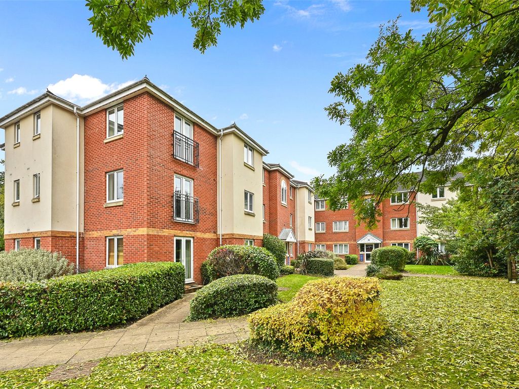 2 bed flat to rent in Royal Court, Hume Way, Ruislip, Middlesex HA4