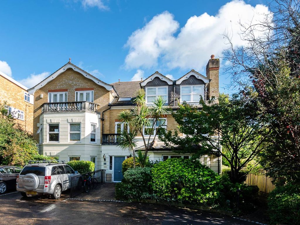 2 bed flat to rent in The Downs, Wimbledon, London SW20, £2,750 pcm