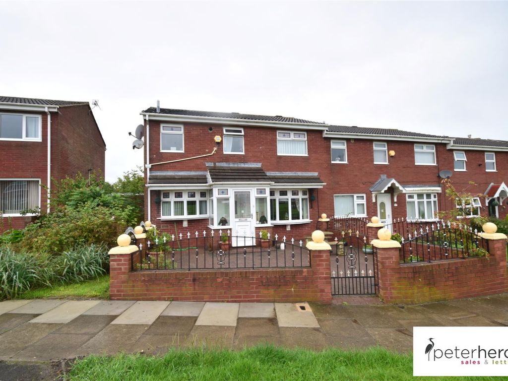 3 bed end terrace house for sale in Fairgreen Close, Hall Farm