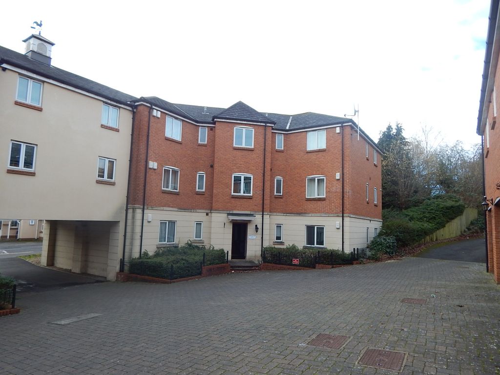 2 bed flat to rent in Preston Road, Yeovil BA21, £825 pcm Zoopla