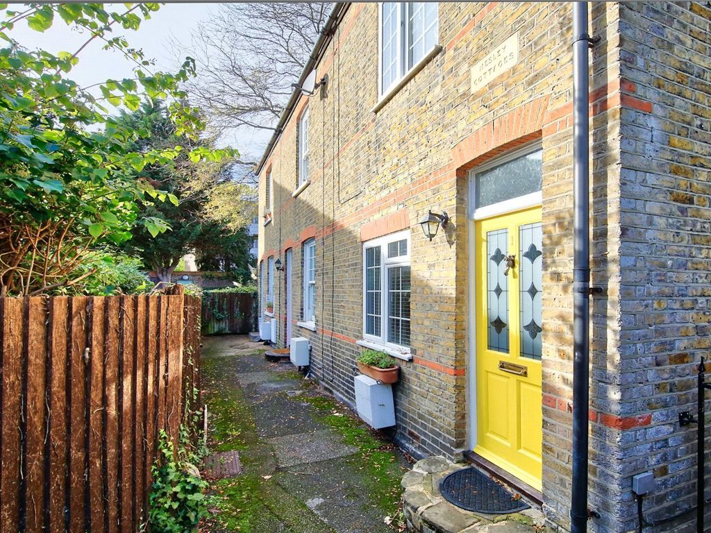 2 bed property for sale in High Street, Hampton Wick, Kingston Upon