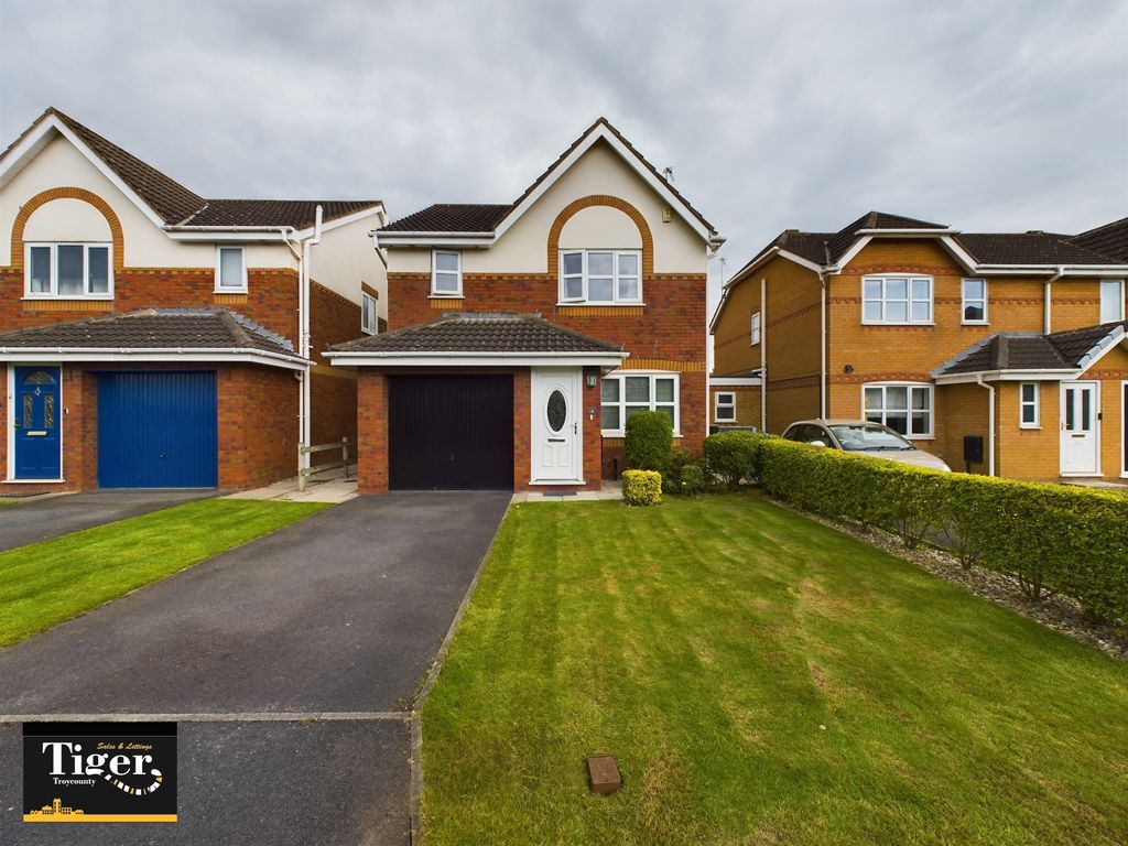 3 bed detached house for sale in Greenbriar Close, Blackpool FY3, £