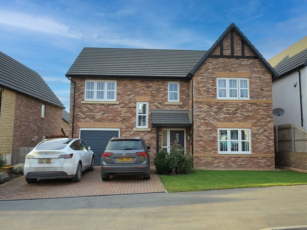 4 bed detached house for sale in Heaton Way, Kirkham, Lancashire PR4, £