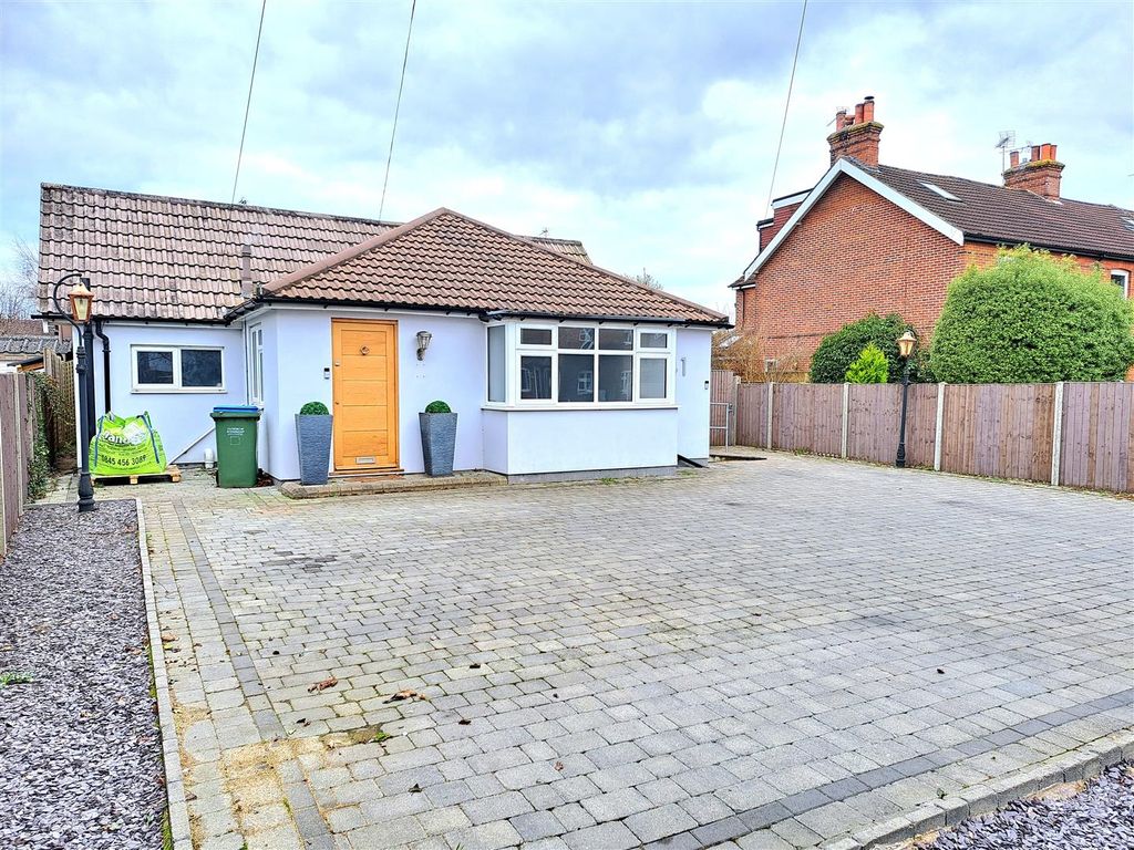4 bed detached bungalow for sale in Catisfield Road, Fareham PO15 Zoopla