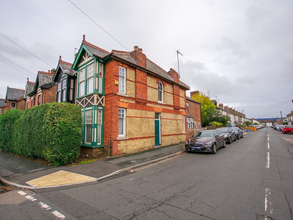 5 bed semidetached house for sale in Fellowes Road, Fletton