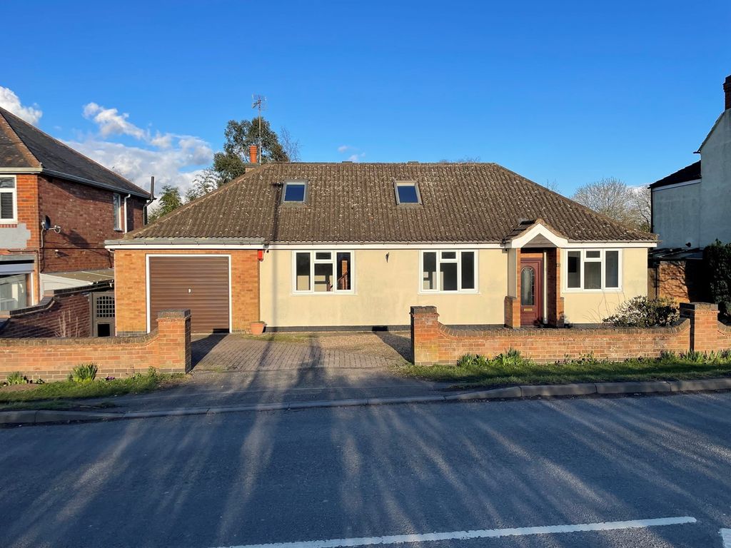 4 bed detached bungalow for sale in Dunton Road, Broughton Astley