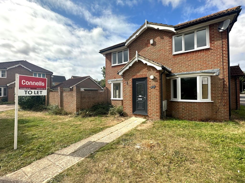 3 bed property to rent in Manor House Drive, Kingsnorth, Ashford TN23