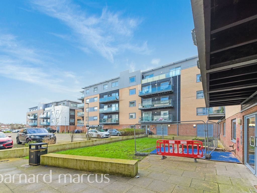 2 bed flat for sale in Talbot Close, Mitcham CR4, £275,000 Zoopla