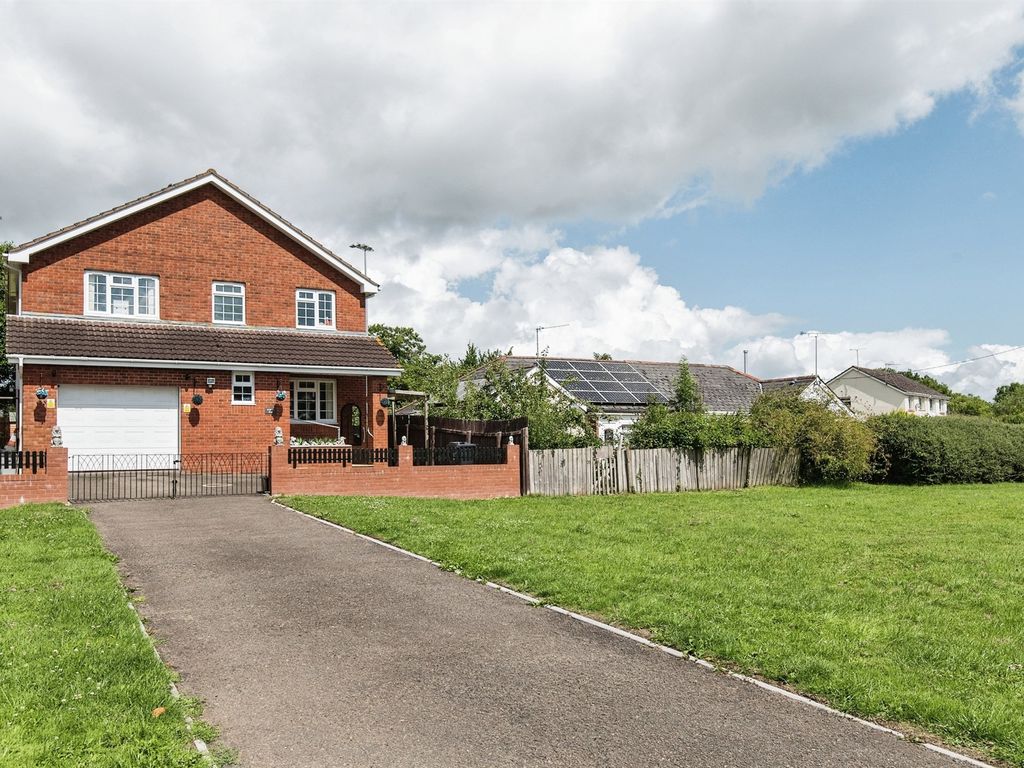 4 bed detached house for sale in Meadow Lane, Cullompton EX15 Zoopla