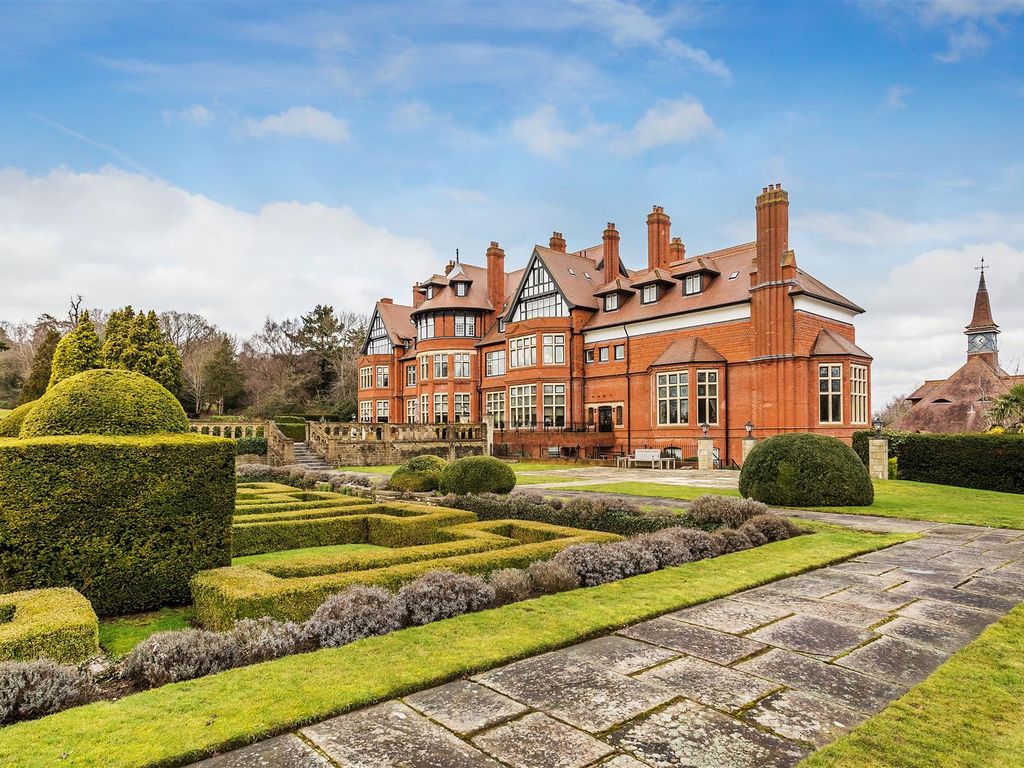 2 bed flat for sale in Hatchford Park, Ockham Lane, Cobham KT11 Zoopla