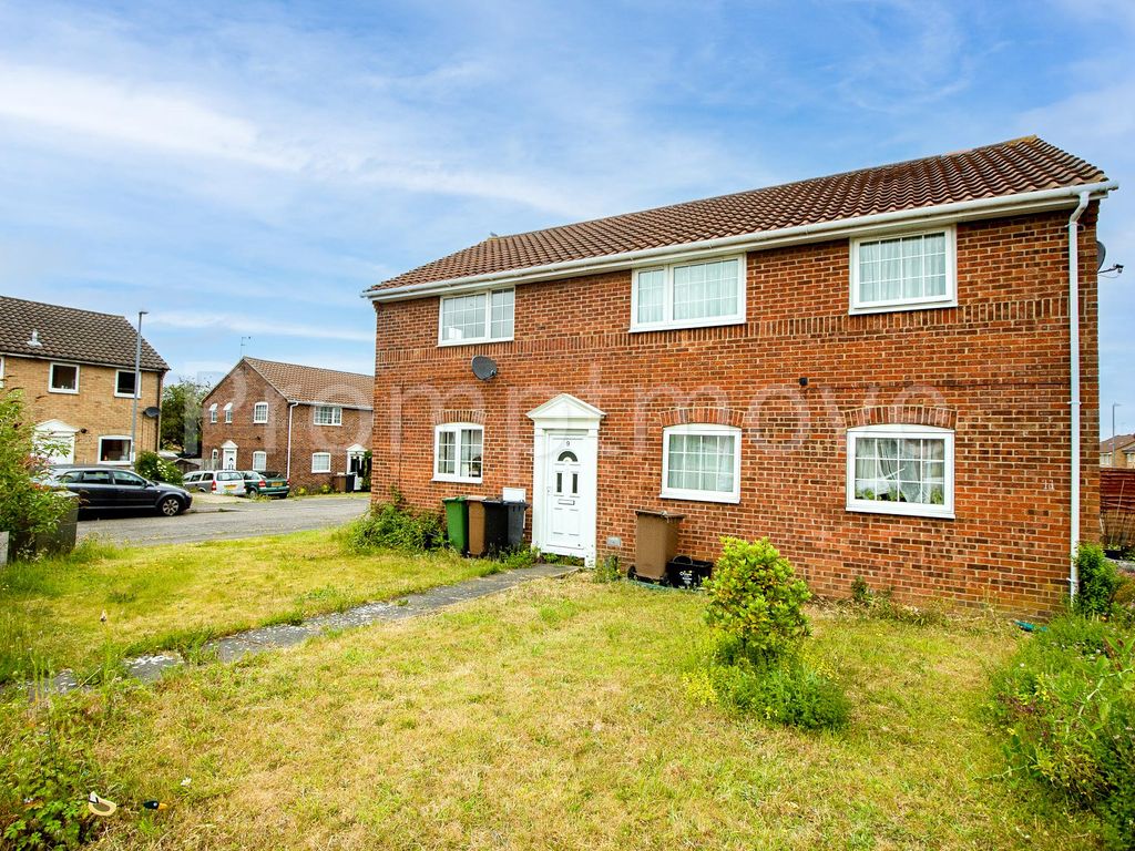 Property to rent in Bunting Road, Luton LU4, £800 pcm Zoopla