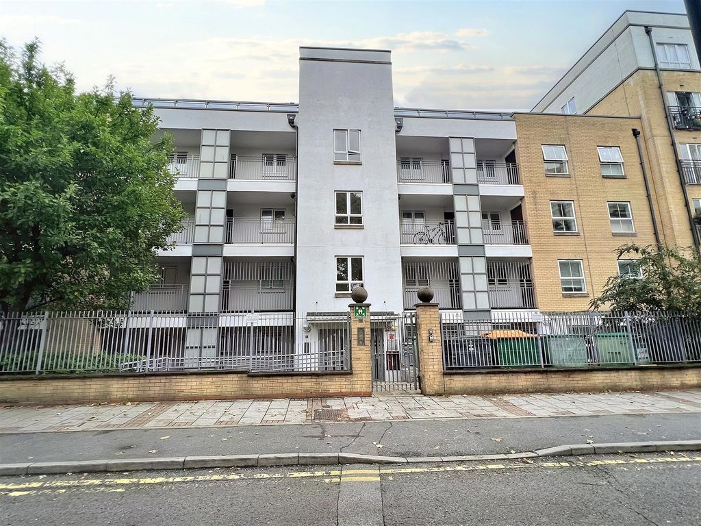 3 bed flat for sale in Windmill Lane, London E15, £372,400 Zoopla