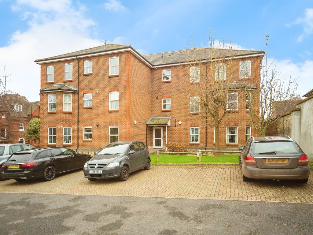 2 bed flat for sale in Buckland Road, Maidstone ME16, £210,000 Zoopla