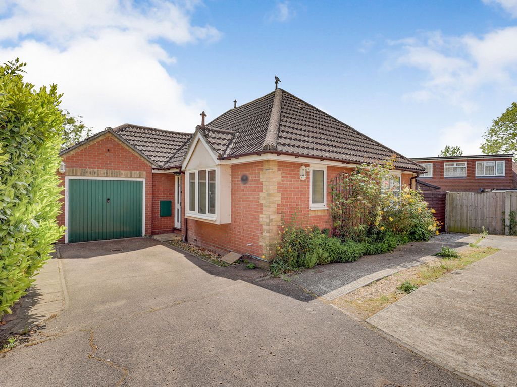 2 bed detached bungalow for sale in Wheatfields, Rochford SS4 Zoopla