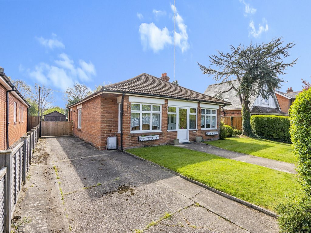 2 bed bungalow for sale in Spicers Hill, Totton, Southampton, Hampshire
