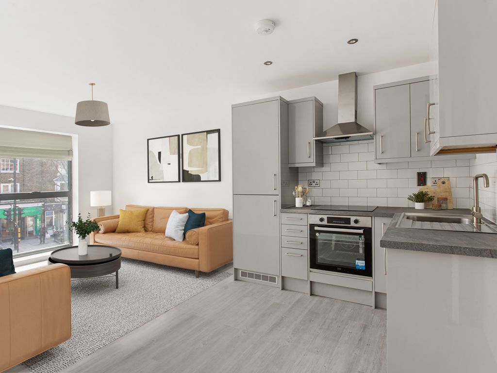 2 bed flat to rent in Royal Oak House, High Street, Brentwood CM14 Zoopla