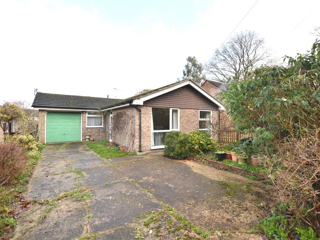 3 bed detached bungalow for sale in Sandy Lane, Church Crookham, Fleet GU52, £450,000 Zoopla