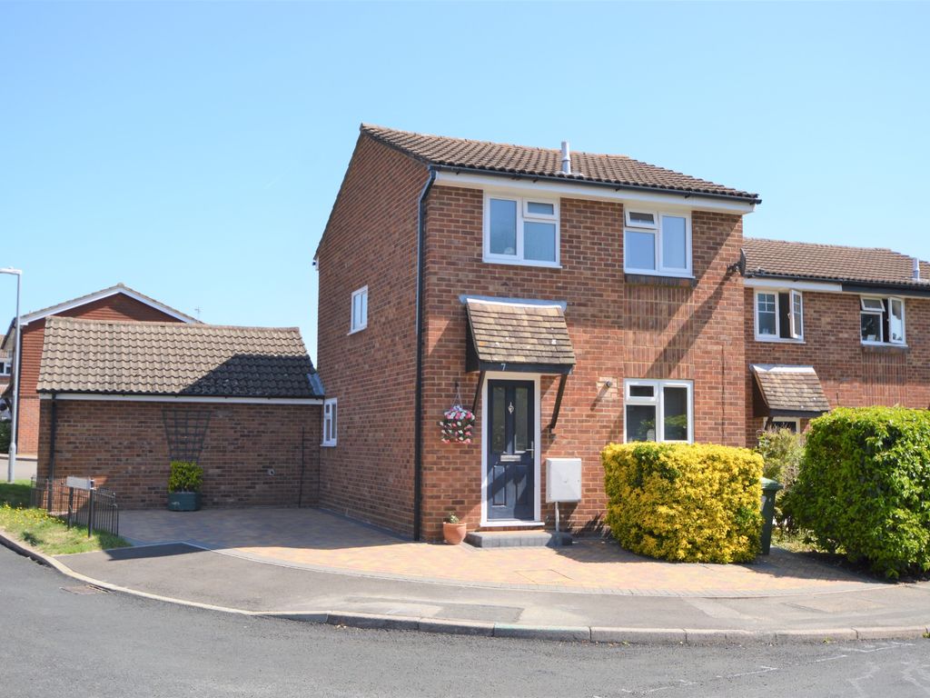 3 bed end terrace house for sale in Avocet Crescent, College Town