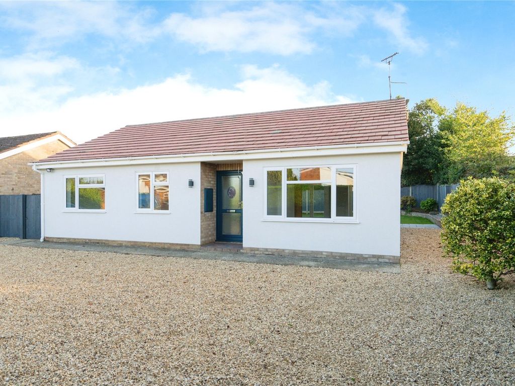 3 bed bungalow for sale in Edinburgh Drive, Fakenham, Norfolk NR21, £