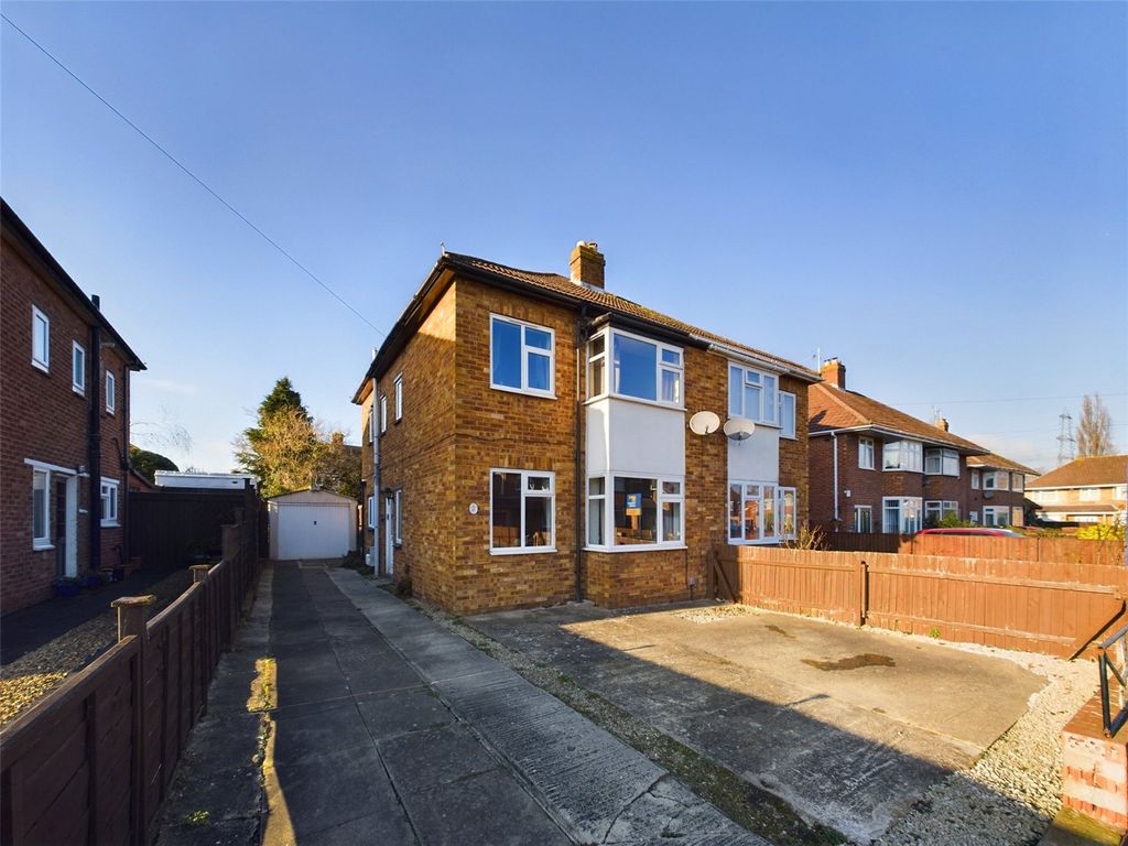 3 bed semidetached house for sale in Park Avenue, Longlevens