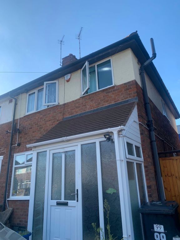 3 bed semidetached house to rent in Swithland Avenue, Leicester LE4, £