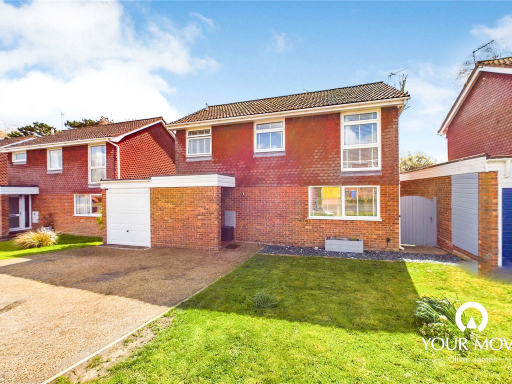 4 bed detached house for sale in Meadow Gardens, Beccles, Suffolk NR34