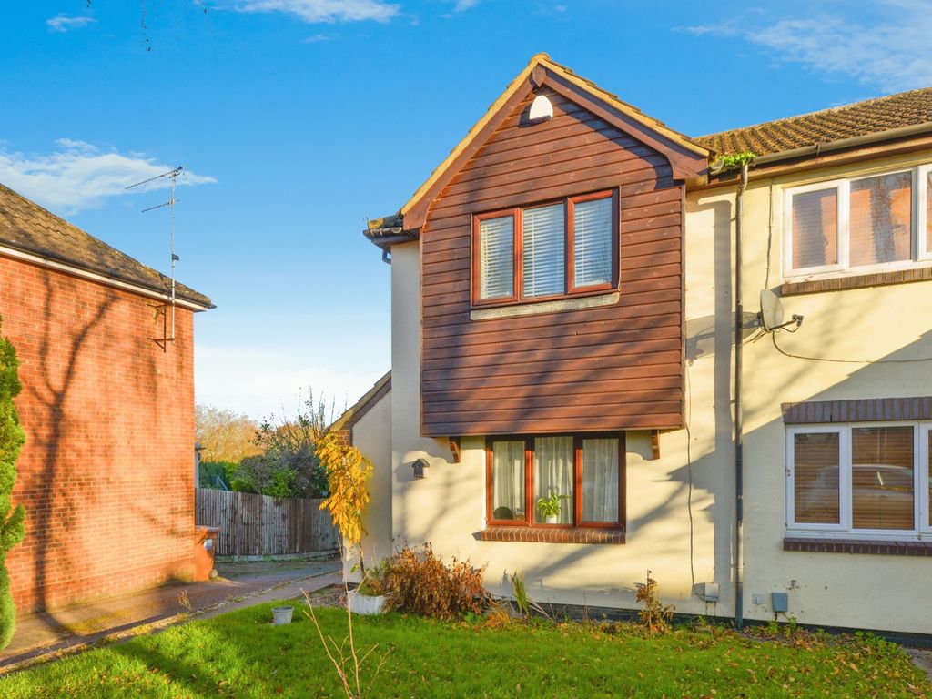 2 bed end terrace house for sale in Harwood Close, Welwyn Garden City AL8, £385,000 Zoopla