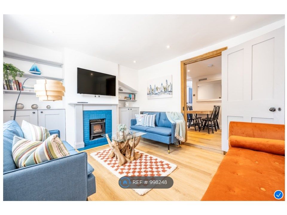 3 bed terraced house to rent in Stanford Road, Lymington SO41, £1,350