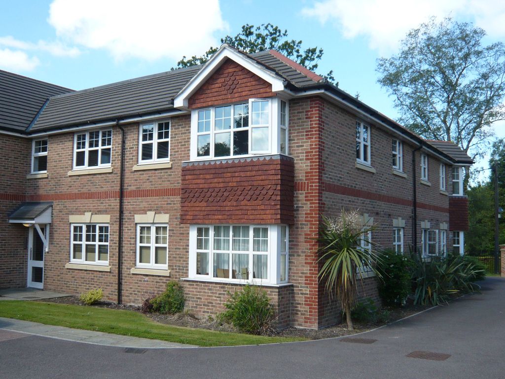 2 bed flat to rent in Tinsley Lane, Crawley RH10 Zoopla